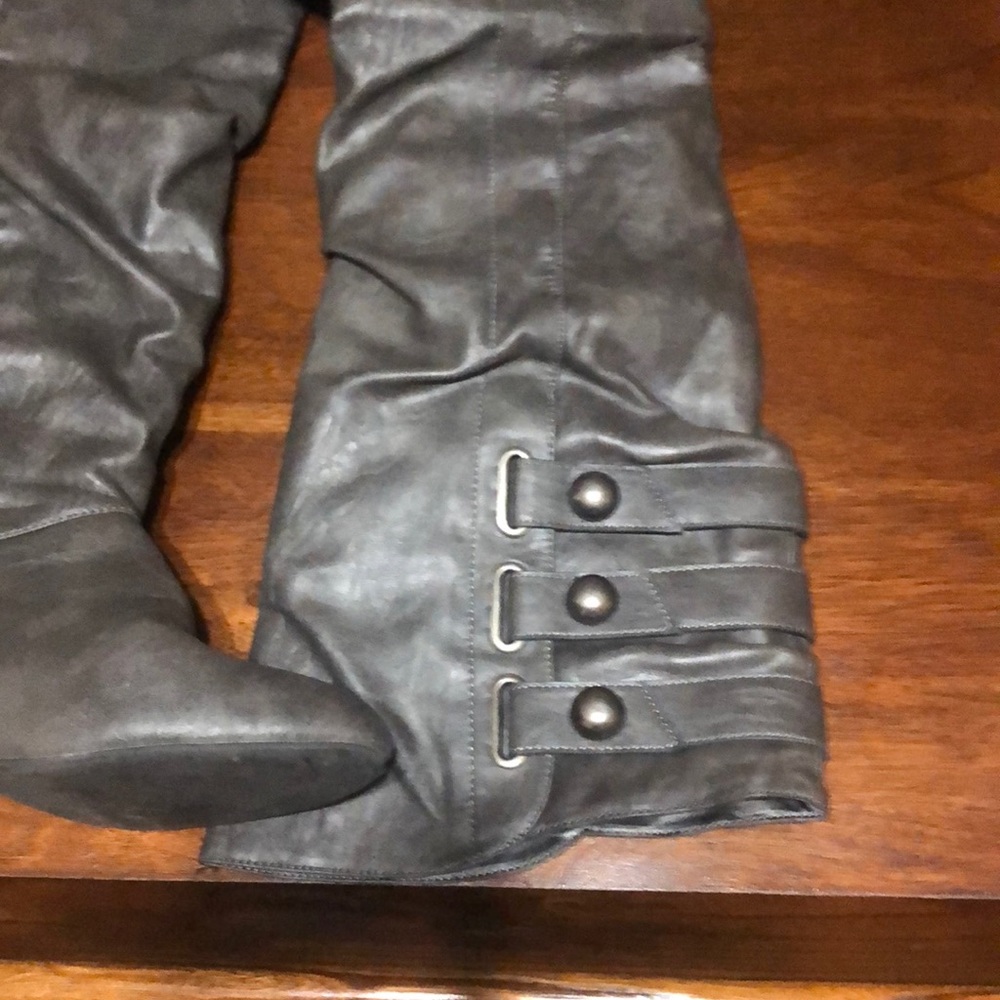 Grey boots - Picture 2 of 9